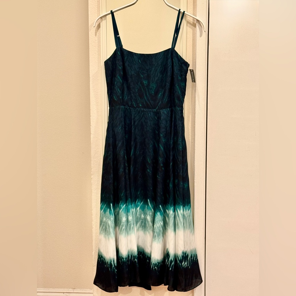 New With Tag WHBM Dip Dye Fit-and-Flair Dress, size 0
